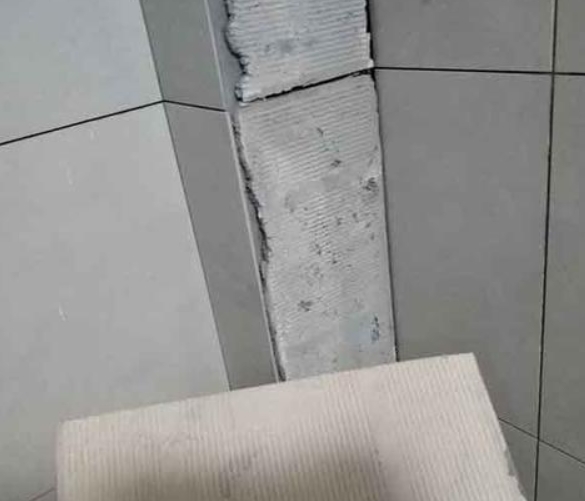 剑川瓷砖空鼓维修公司分享下厨房瓷砖脱落的补救措施。